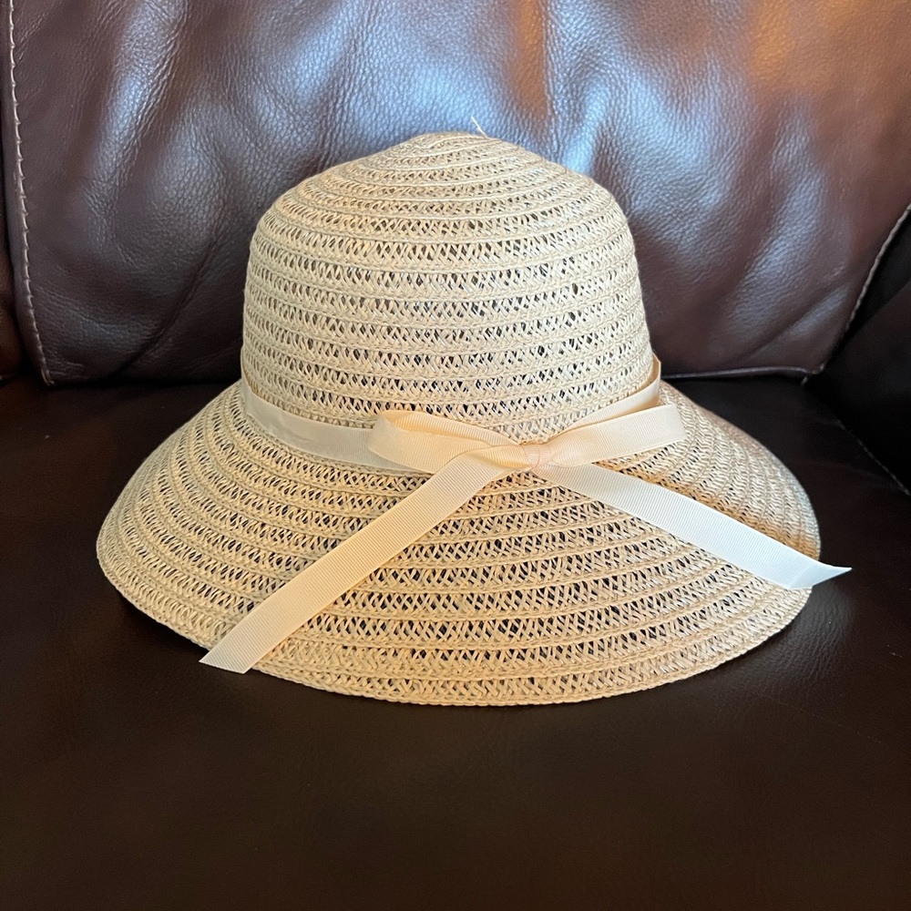 Elegant Cream Sun Hat with Ribbon